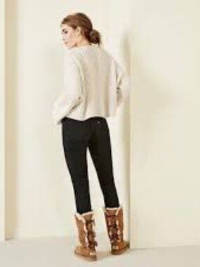 UGG  Bailey Bow II Tall  Women Size 6